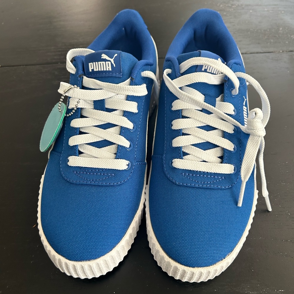 New with out tags. Puma blue and white sneakers